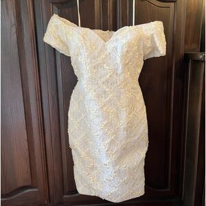 Adorable white lace cocktail/ wedding/ prom dress. Knee length.